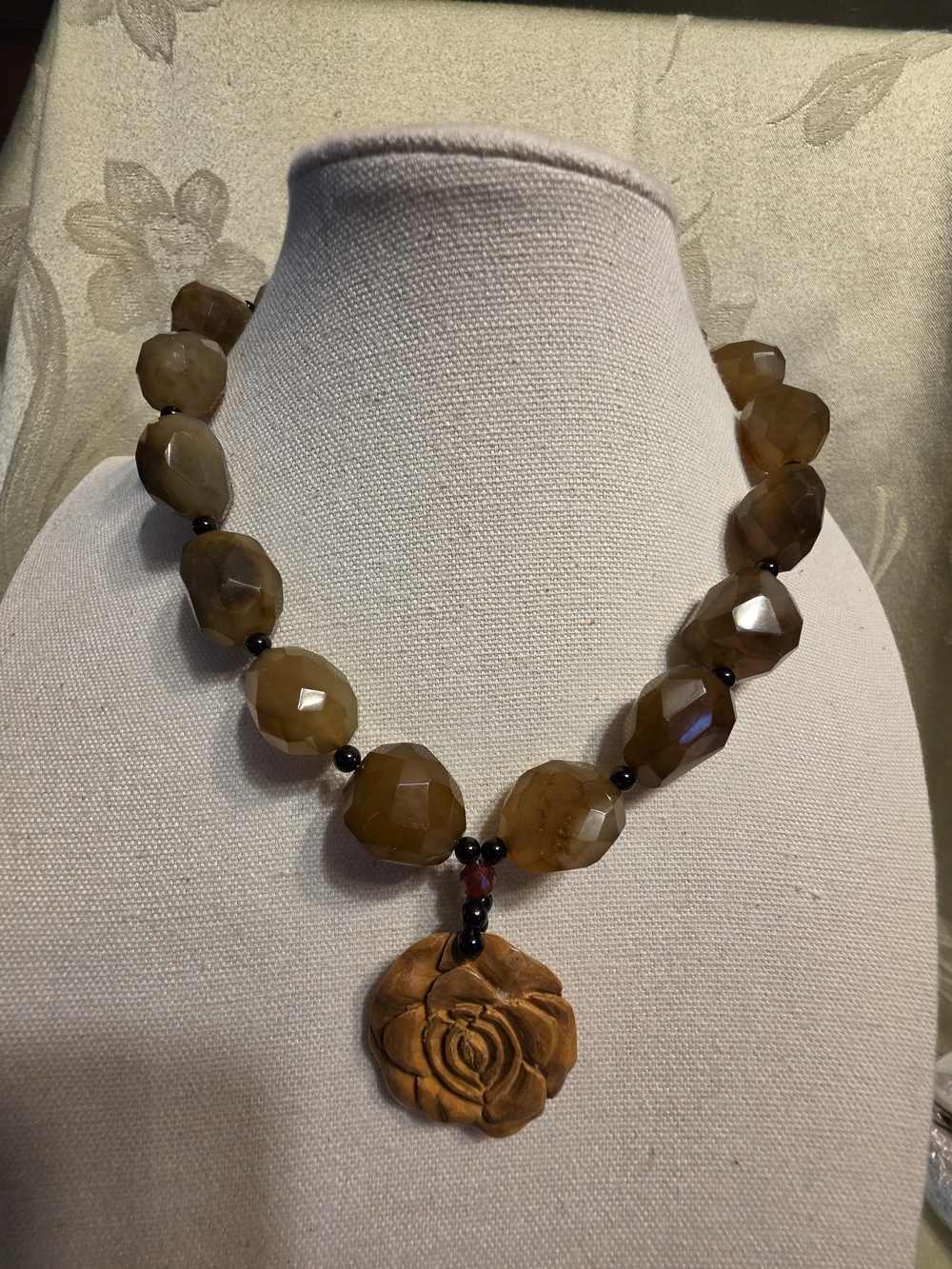 #1324 Handcrafted Brown Agate Bead Necklace with Carved Pendant